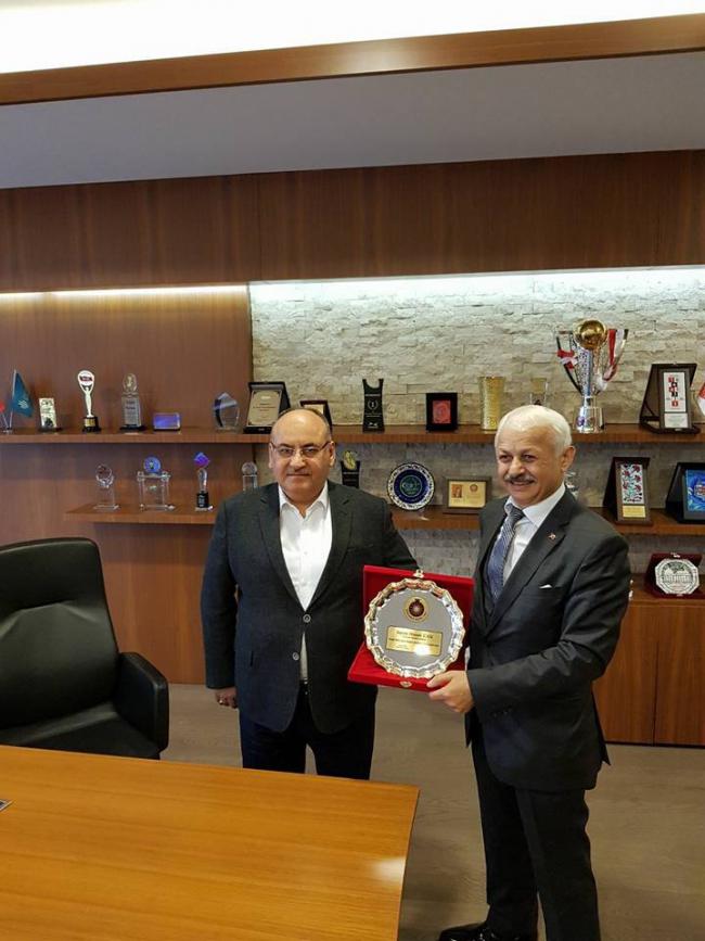 Vakıf Yöneticilerimiz Ümraniye Belediye Başkanımız Sayın Hasan Can Beyi ziyaret etti.